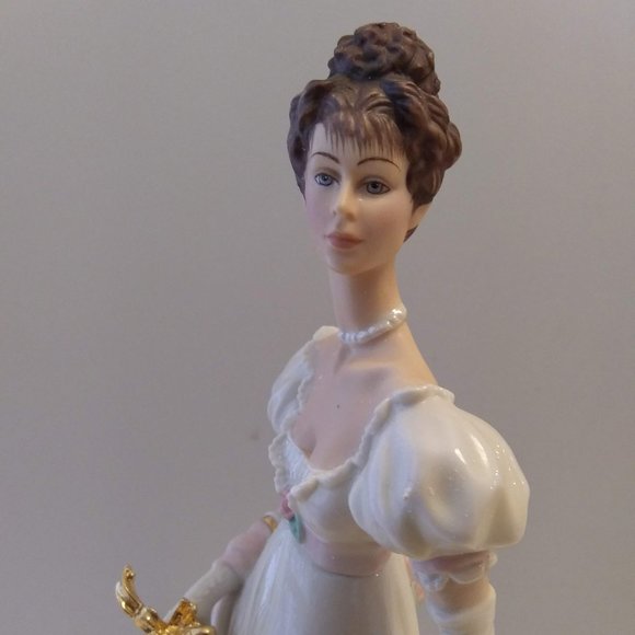 Arabella Figurine - Picture 1 of 6